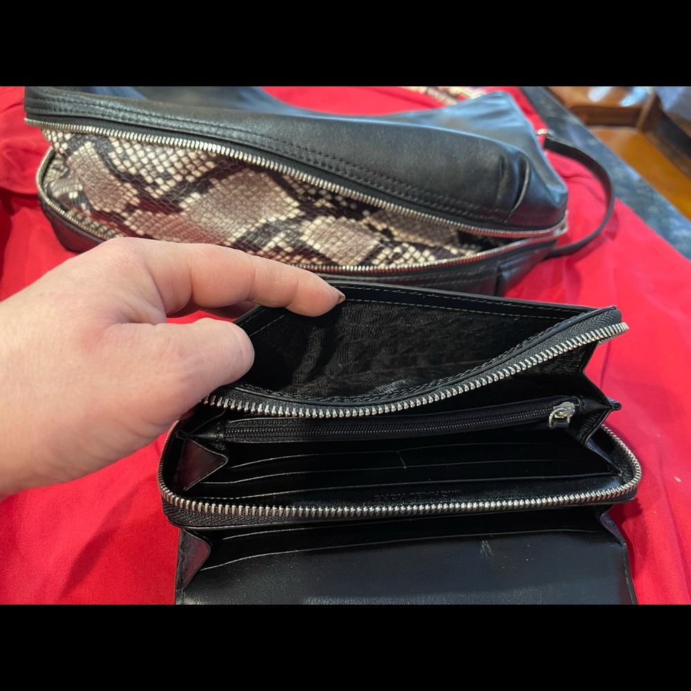 Michael Kors leather bag with matching wallet set. Cute bag for any occasion. - Picture 16 of 16